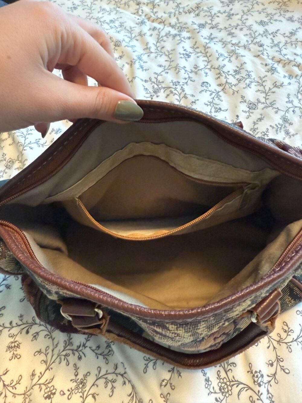 Vintage Carpet Hand Bag - Picture 2 of 3